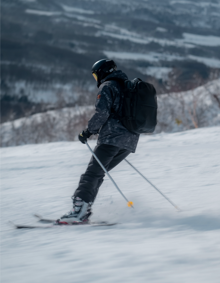 Aero - 60L Vortex Vacuum-Seal Backpack