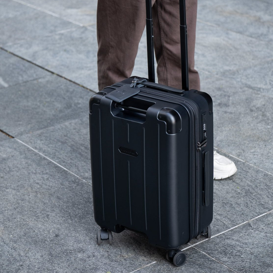 AirCabin Vortex Vacuum - Seal Carry - On Suitcase (BLK.) - BlackVoyage