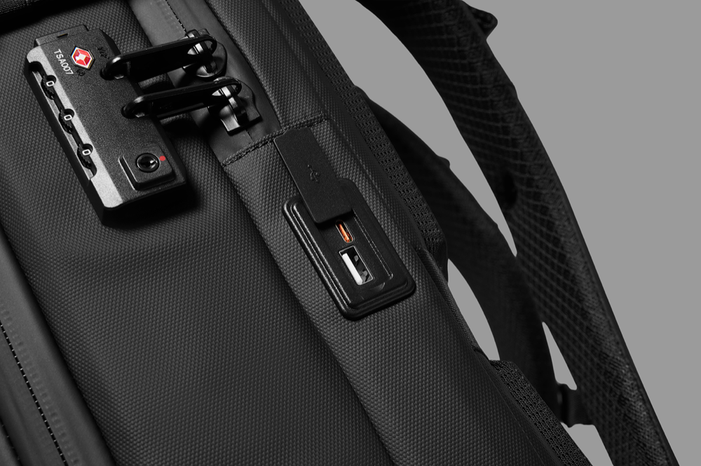 Zephyr - 60L Vortex Vacuum-Seal Travel Backpack