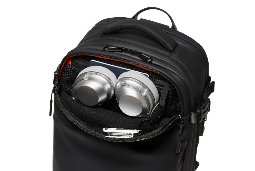 Zephyr - 60L Vortex Vacuum-Seal Travel Backpack