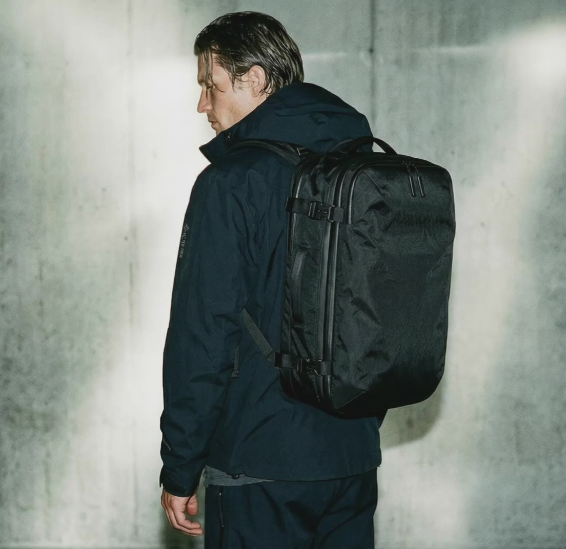 Zephyr Pro 60L - Vacuum-Seal Travel Backpack – Black Voyage